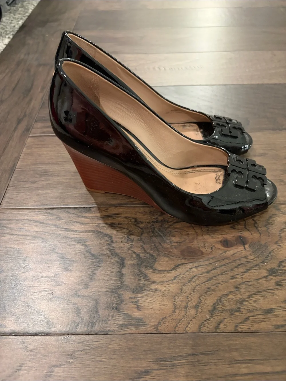 Tory Burch Lowell Black Patent Wedge Peep Toe Heels Sz 7.5